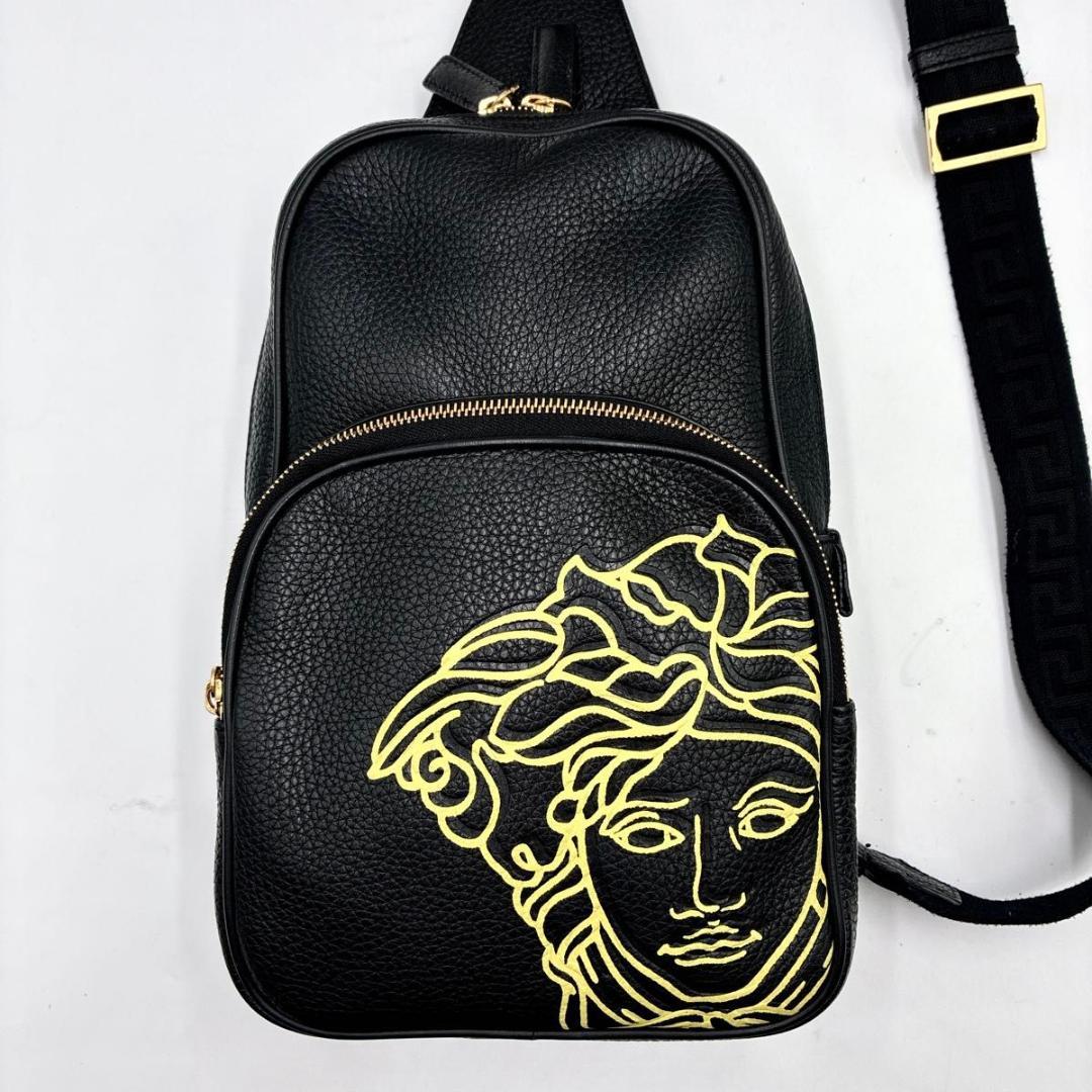超希少 美品 VERSACE ボディバッグ レザー メデューサ ロゴ ブラック