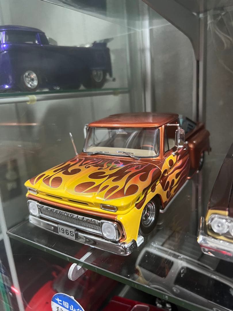 シボレー　C10 1/18 ミニカー