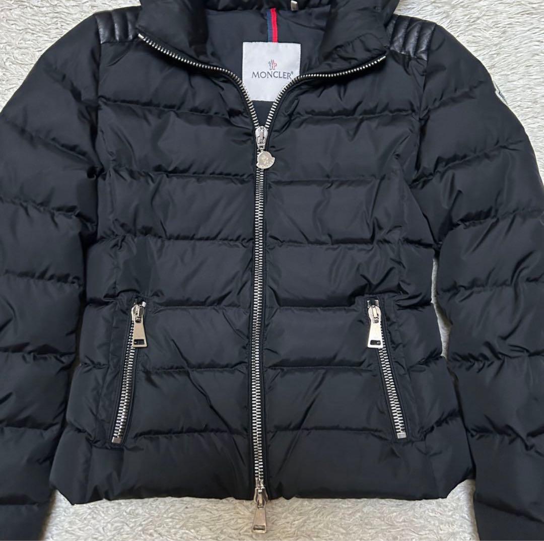 Moncler レディース　ブラック　ダウンジャケット 00 Oiron