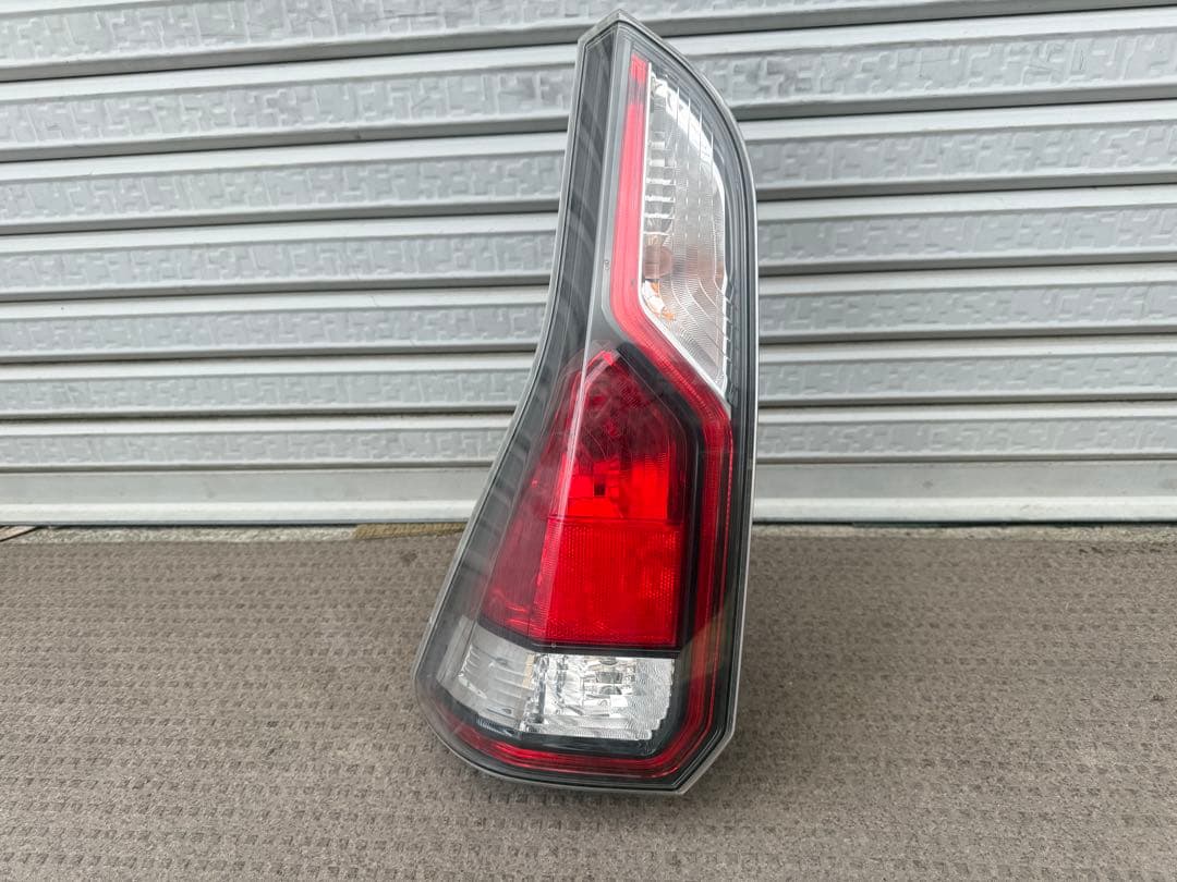 27 日産セレナライダーC27、GC27、GFC27、GFNC27用純正左