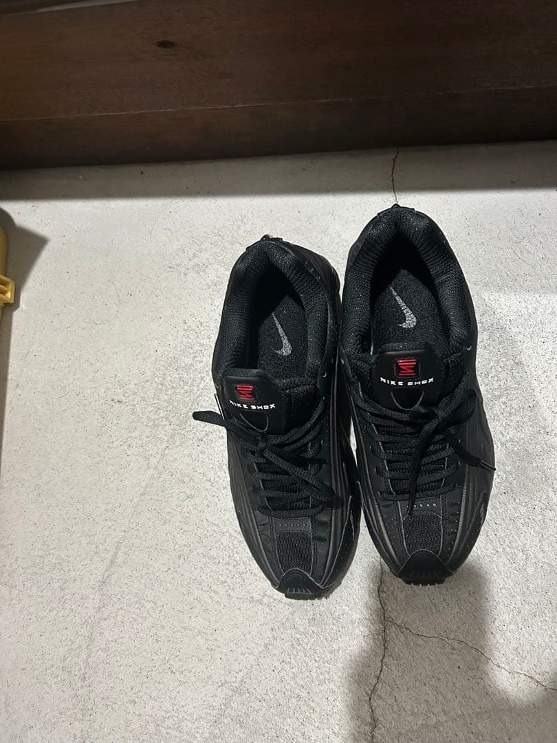靴 NIKE SHOX R4 BLACK