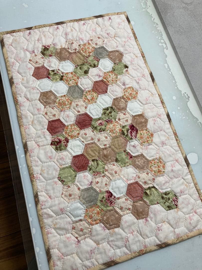 パッチワーク キルト ハンドメイド ヘキサゴン 六角形 カバー マット
