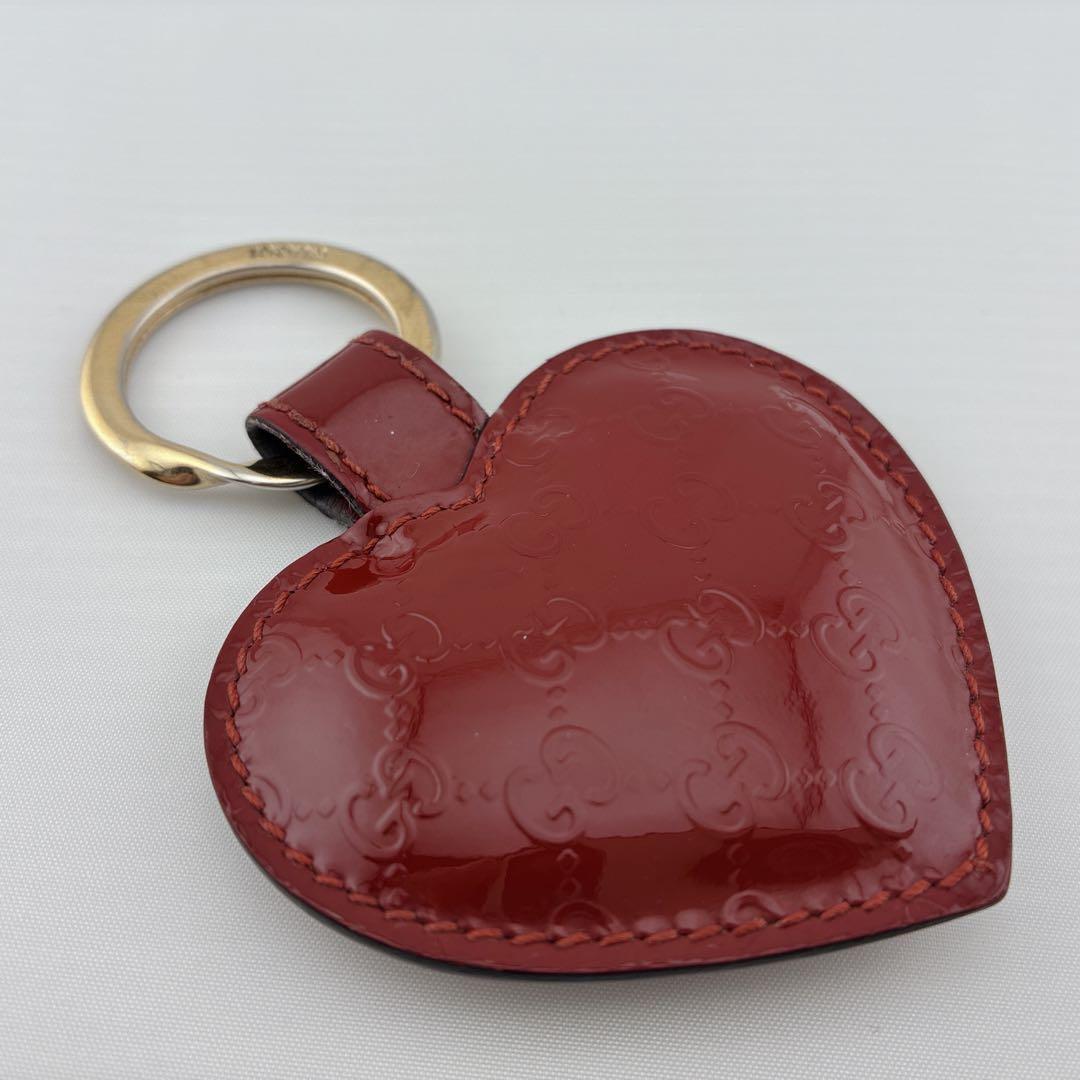 GUCCI グッチ GGロゴ レッド ハート型キーホルダー エナメル - メルカリ
