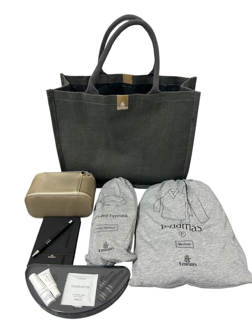 【最新版】エミレーツ　ファーストクラス　アメニティセット　新品未開封