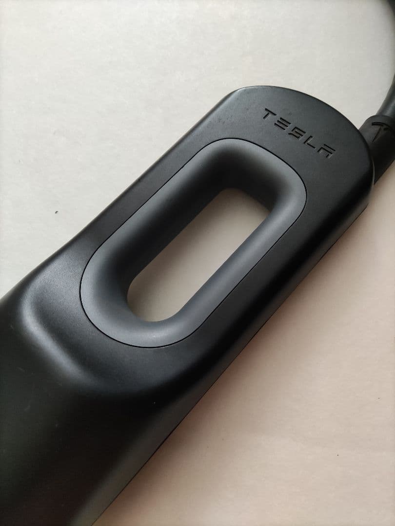 テスラ　チャデモアダプター