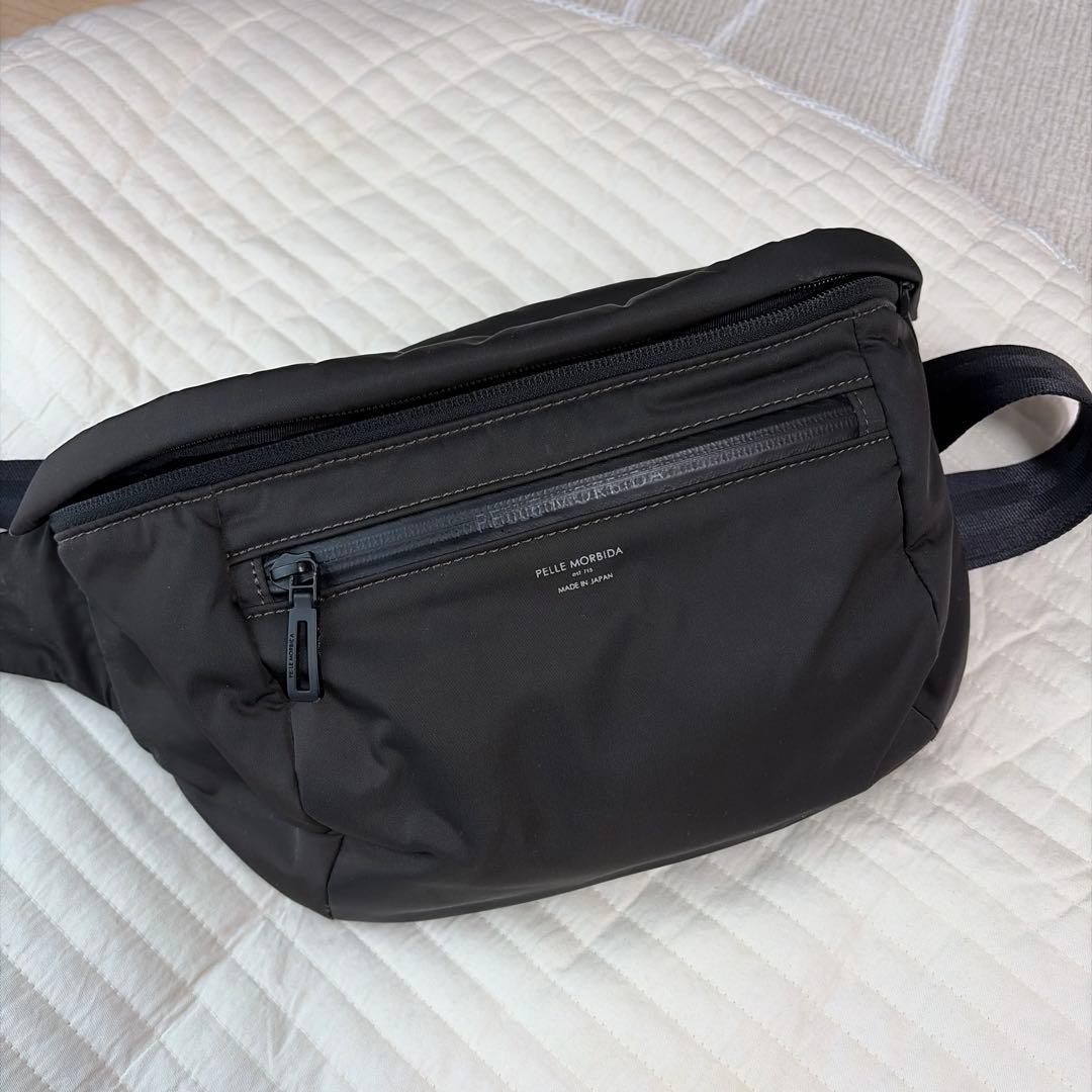 PELLE MORBIDA ボディバッグ チャコール　ハイドロフォイル