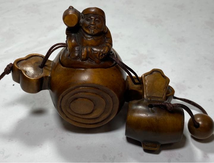 印籠　柘植　小槌の上に大黒天様　　黄楊繊細彫刻　木製