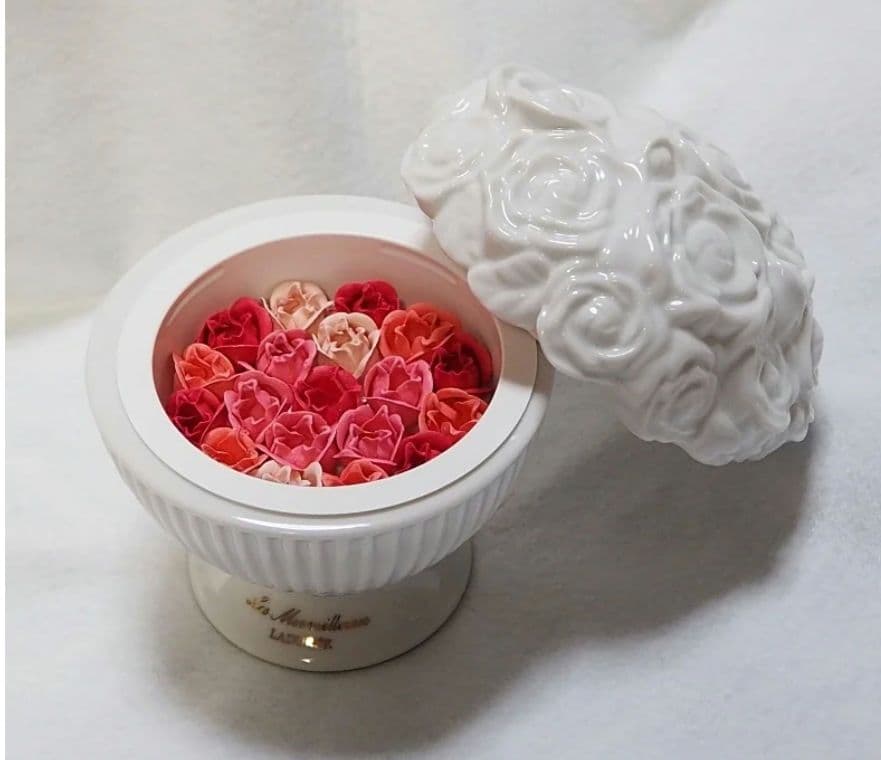 新品未使用 レ・メルヴェイユーズ ラデュレ リミテッド エディション ローズ