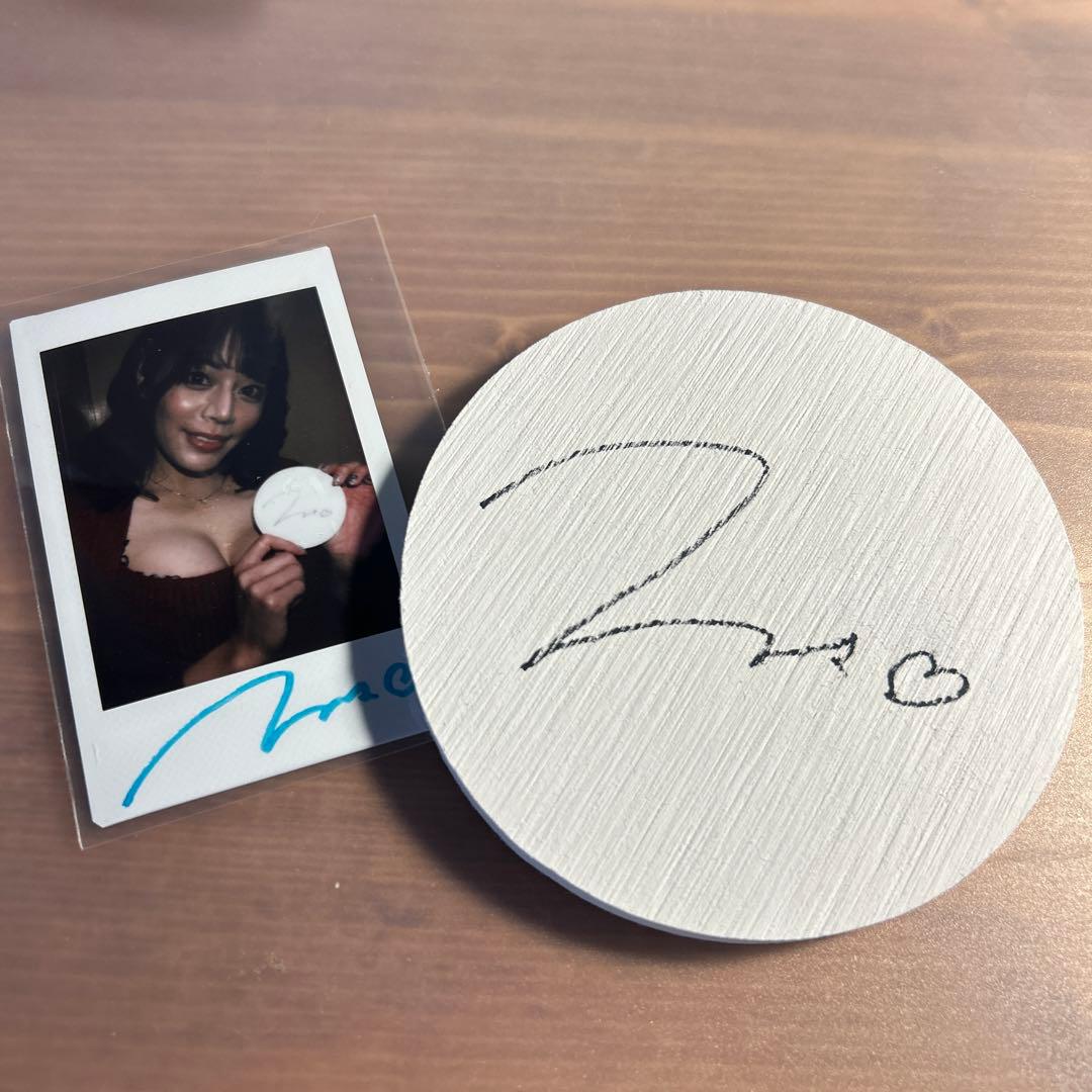 都月るいさ 直筆サイン入りチェキ&コースター - メルカリ