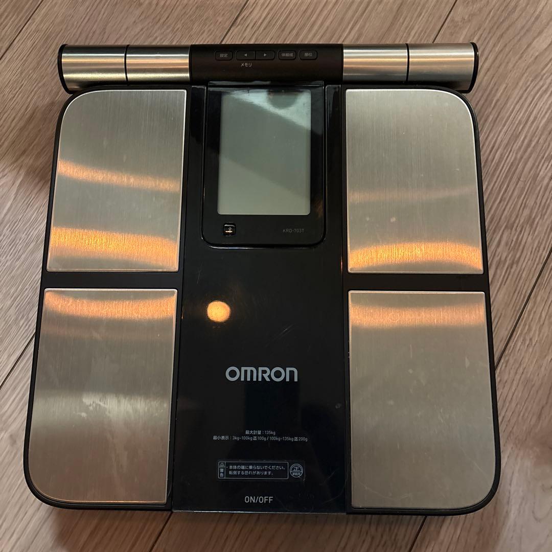 OMROM オムロン 体重体組成計 KRD-703t Amazon | オムロン 体重 体組成計 カラダスキャン ブラック KRD-703T