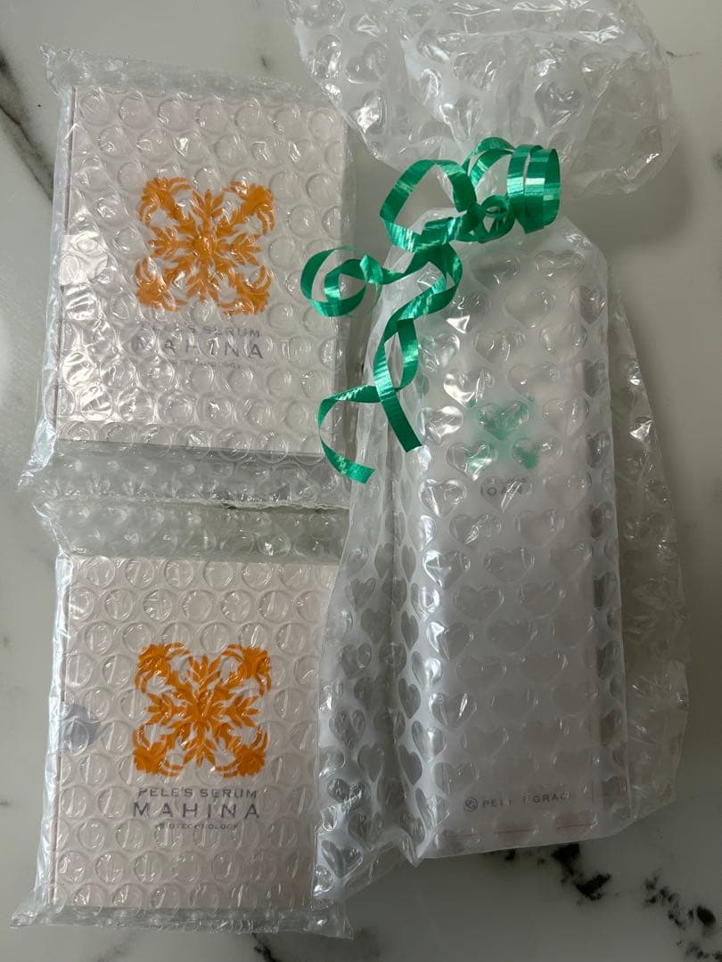 ペレグレイスマヒナ美容液２個、クレンジングモアナ1個