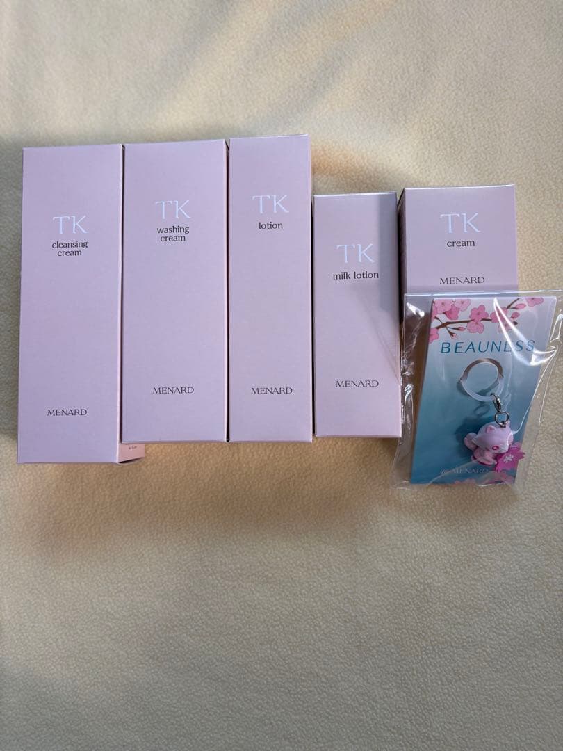 メナード新TJスキンケア5点セットおまけ付き。