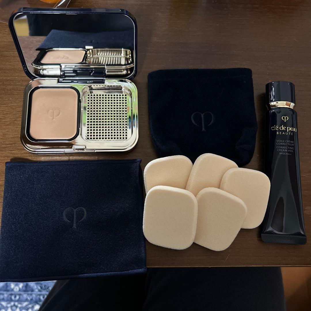 クレドポーボーテ　化粧下地とパウダーファンデーションとスポンジ