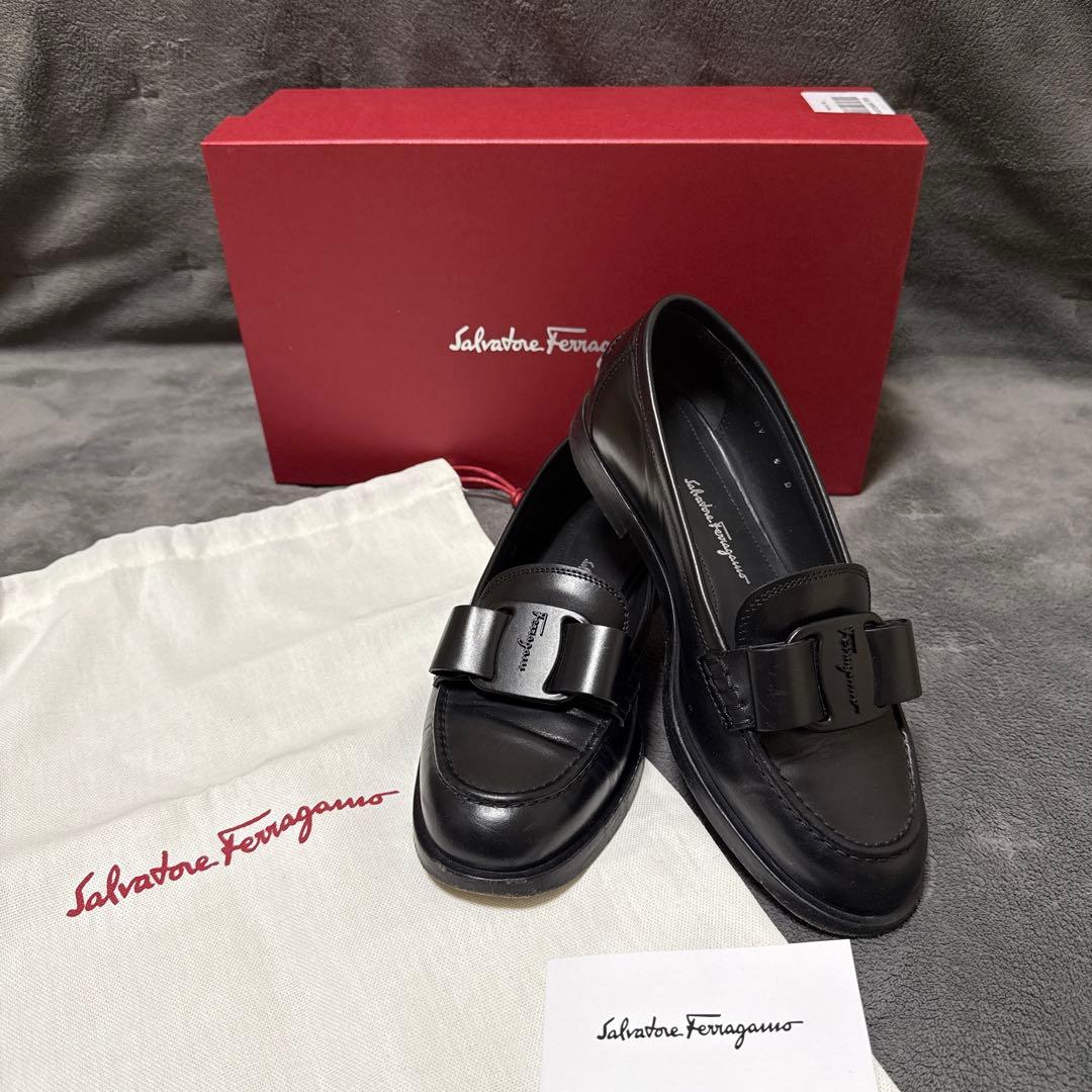 24時間以内発送！フェラガモ VIVALDO ヴァラブラックレザーローファー