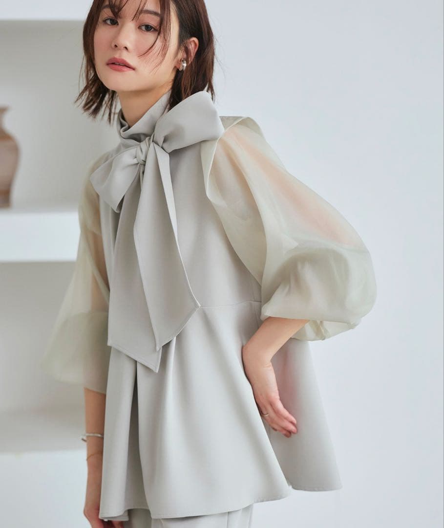 未使用近　オーガンジースリーブタックフレアトップステーパードパンツ　LL