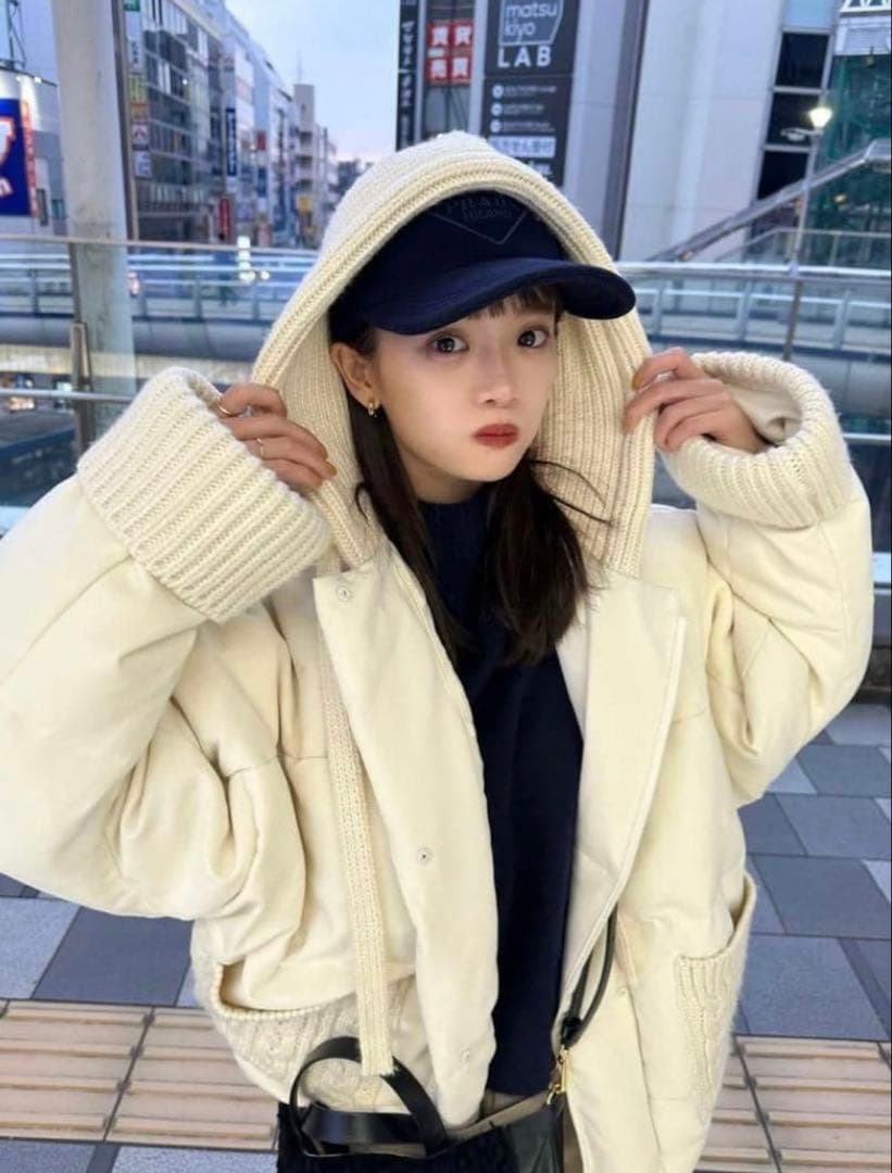 pinue ニットコンビダウンジャケット　オフホワイト PINUE ボアコンビダウン ホワイト - メルカリ