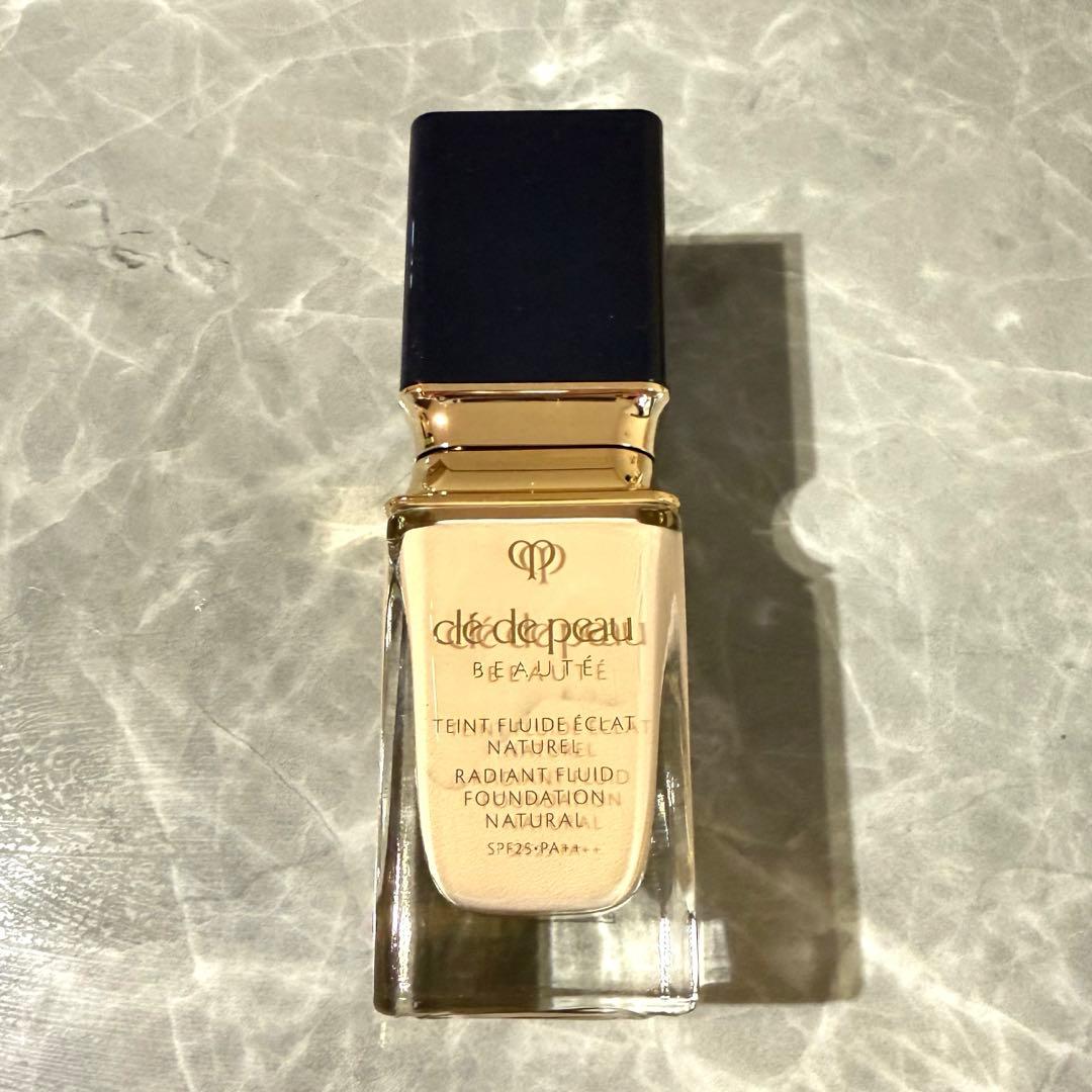 クレ・ド・ポー ボーテ タンフリュイドエクラ ナチュレル　オークル00