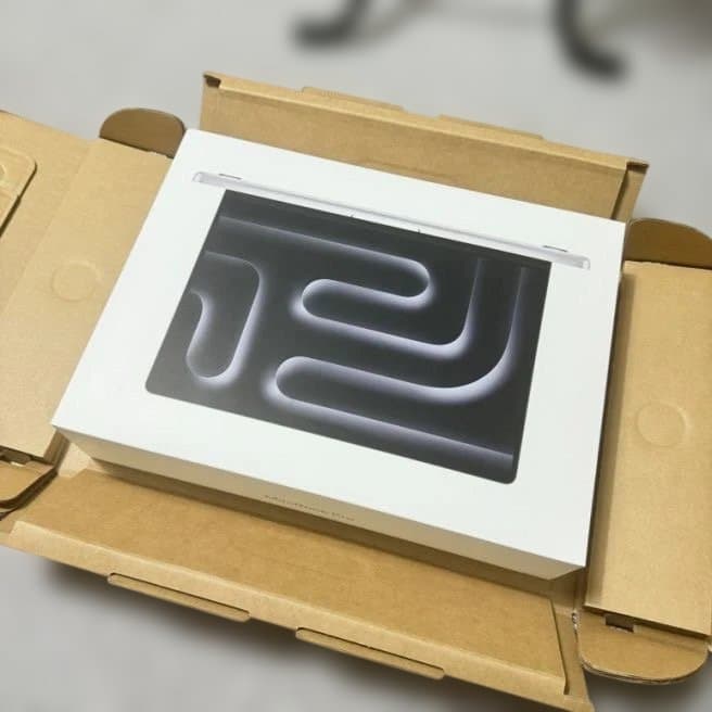 MacBook本体 2025 MacBook Pro Amazon.co.jp: Apple 2025 MacBook Pro 10 Core CPU, 10 Core GPU