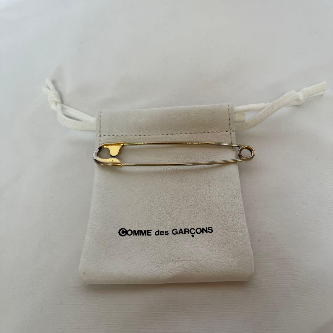 コムデギャルソン 青山限定 24K塗装 ゴールド 安全ピン - メルカリ