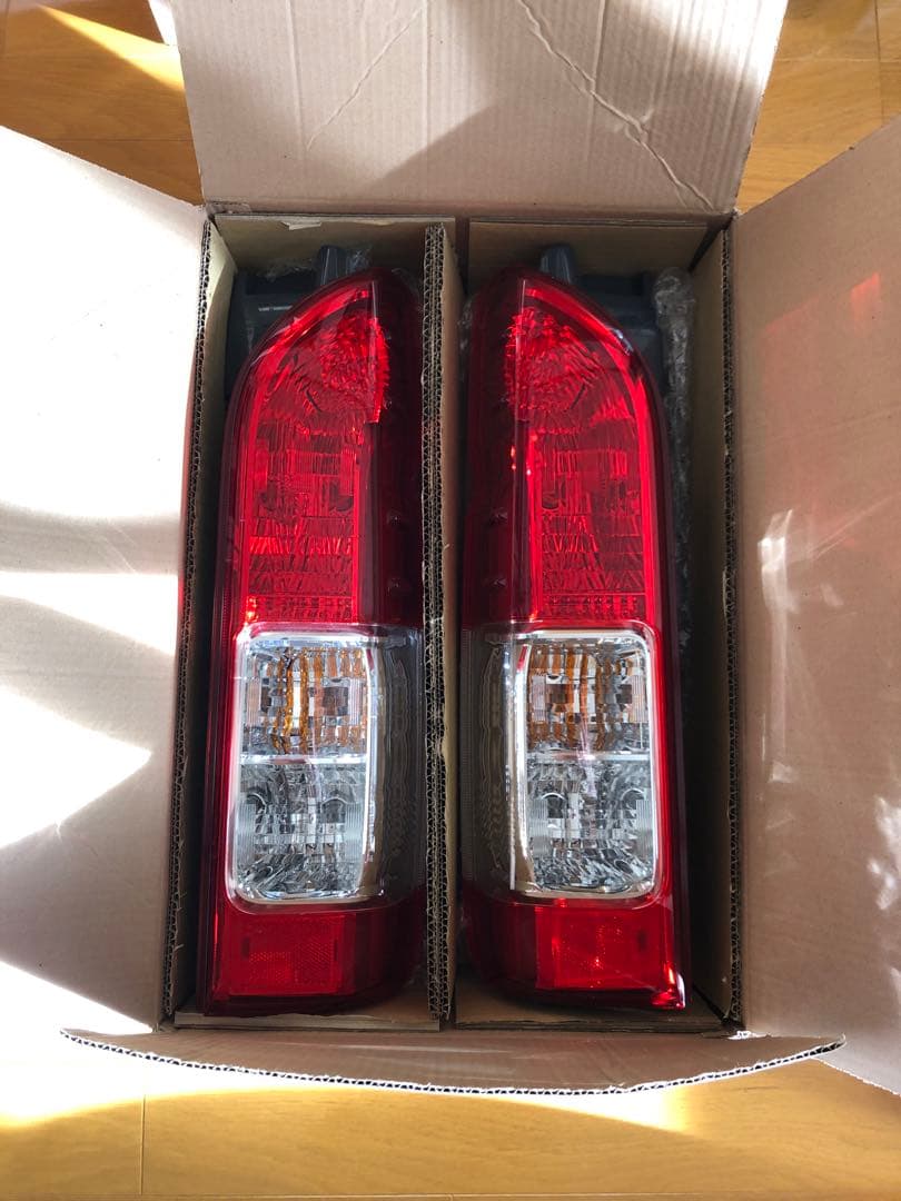 ハイエース 200系 4型~テールライト 2個セット 純正