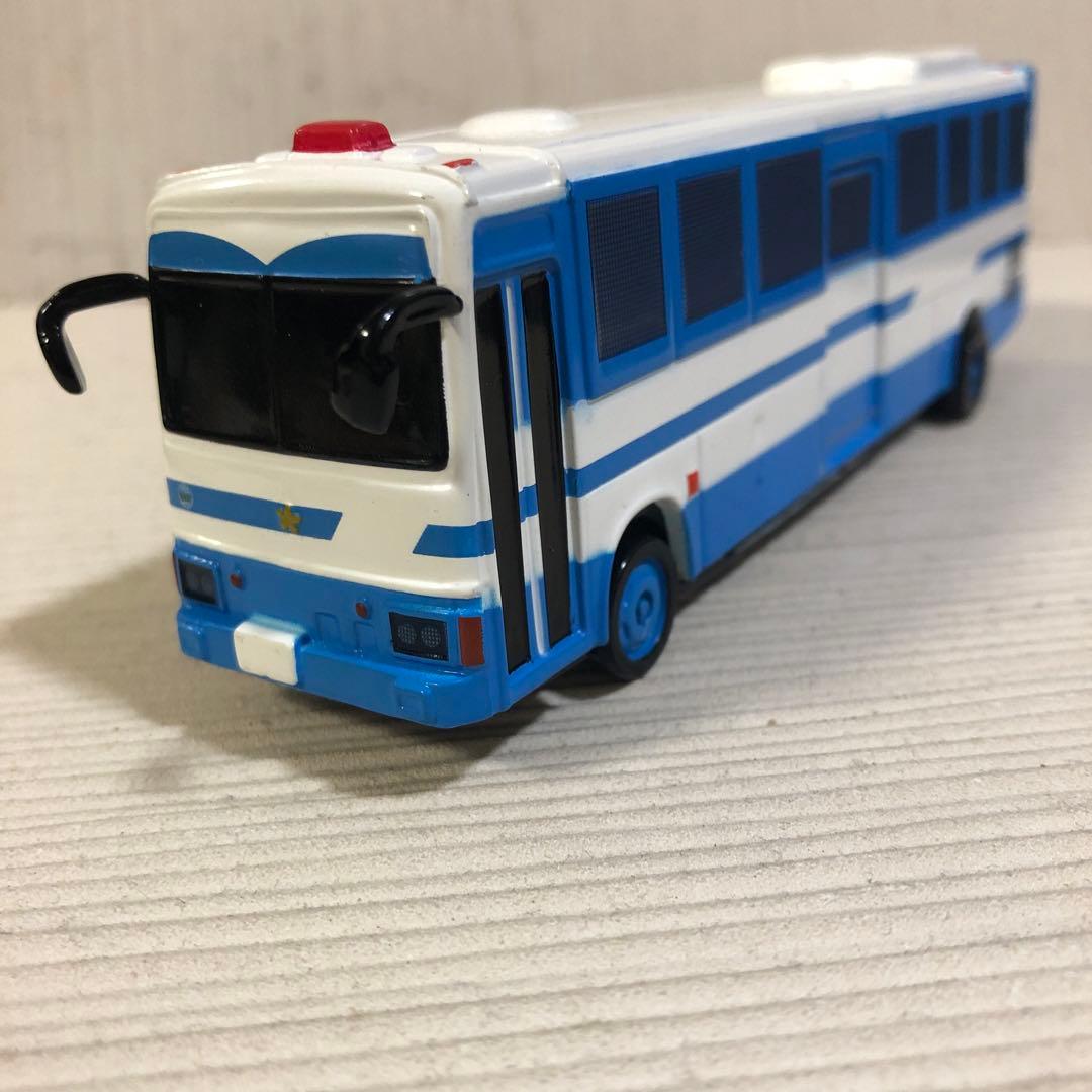 機動隊　警察 右翼　ランドクルーザー　パジェロ　ハイエース　セルシオ警護車 東京マラソン 丸の内で撮影した警視庁機動隊の車両。 トヨタ ランクル