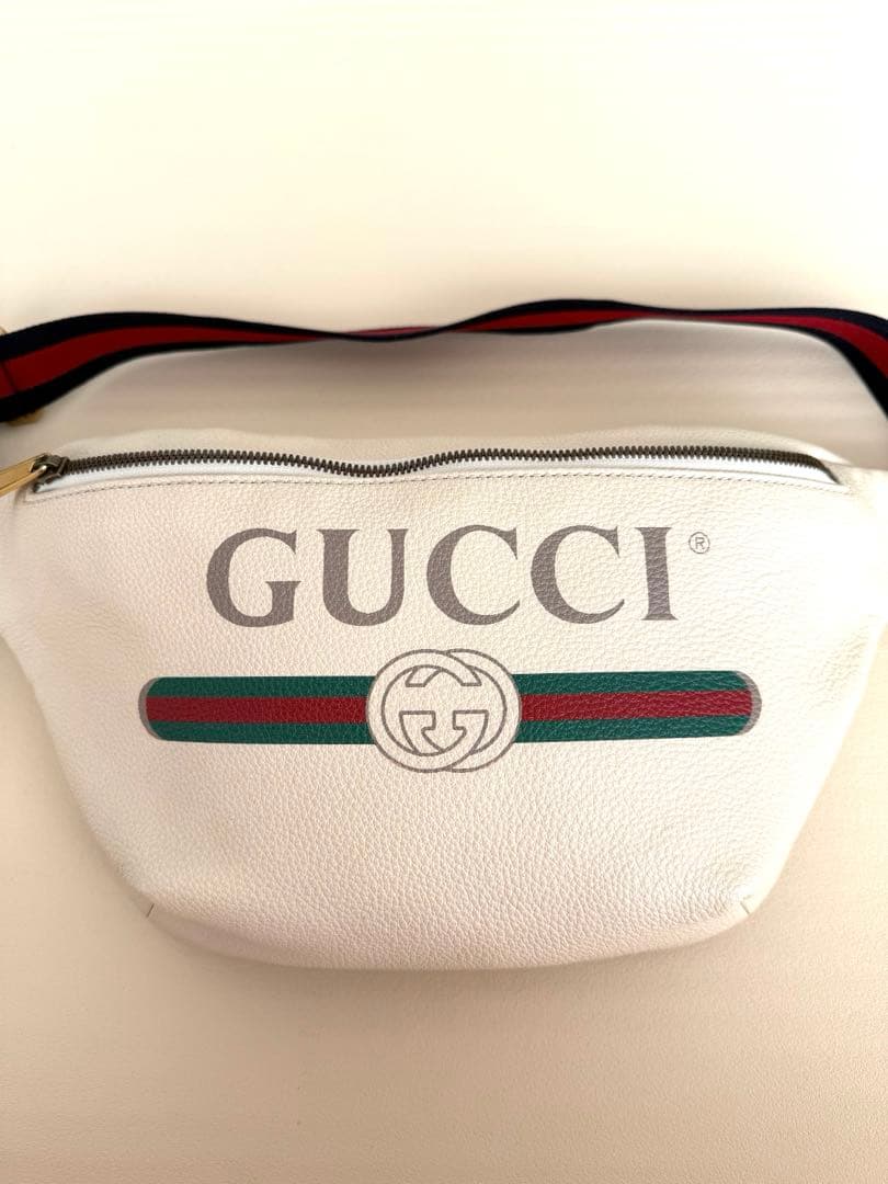 GUCCI ホワイト ボディバッグ