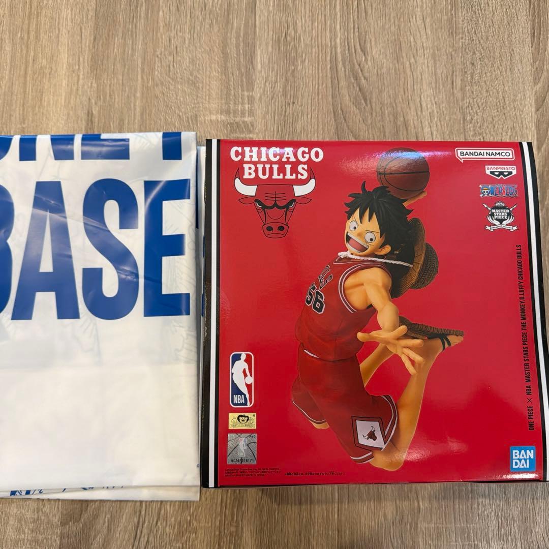 ワンピースベースショップ　NBA ブルズ　ルフィ　フィギュア　ショップ袋