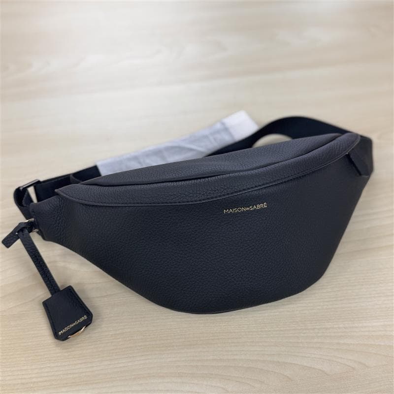 【未使用】 MAISON de SABRÉ ブラック ボディバッグ スリング The Sling Bag - Black Caviar – MAISON de SABRÉ