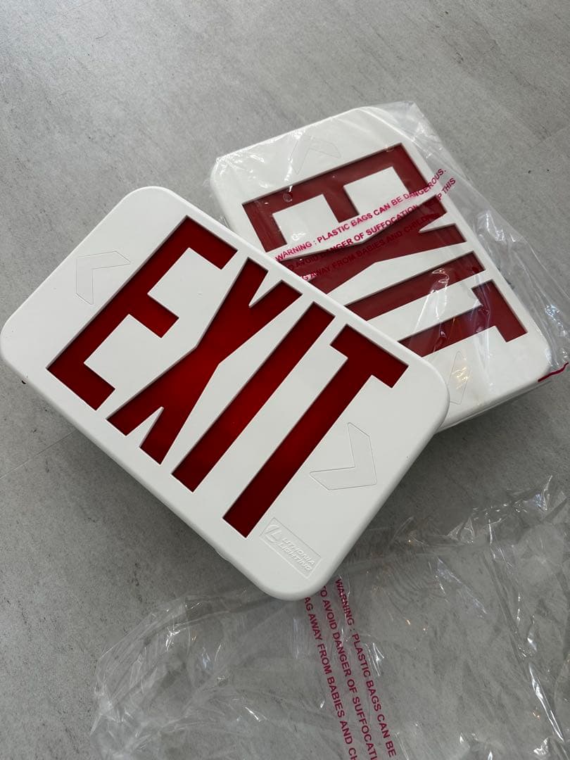 EXIT US看板　出口灯