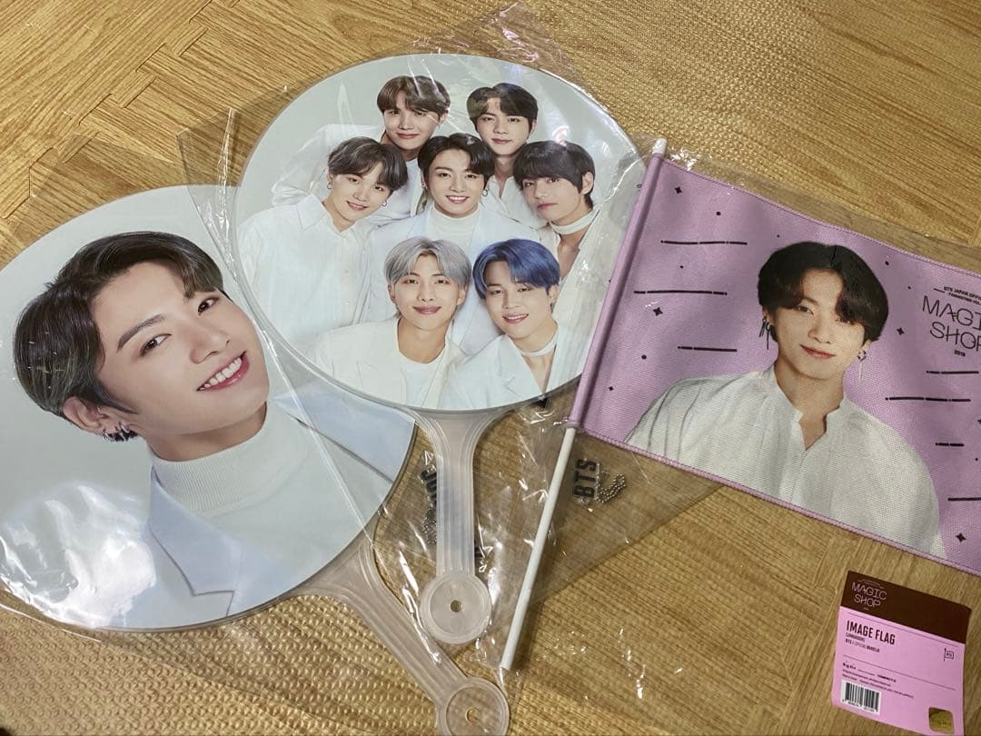 BTSジョングク 全員 うちわ フラッグ - メルカリ