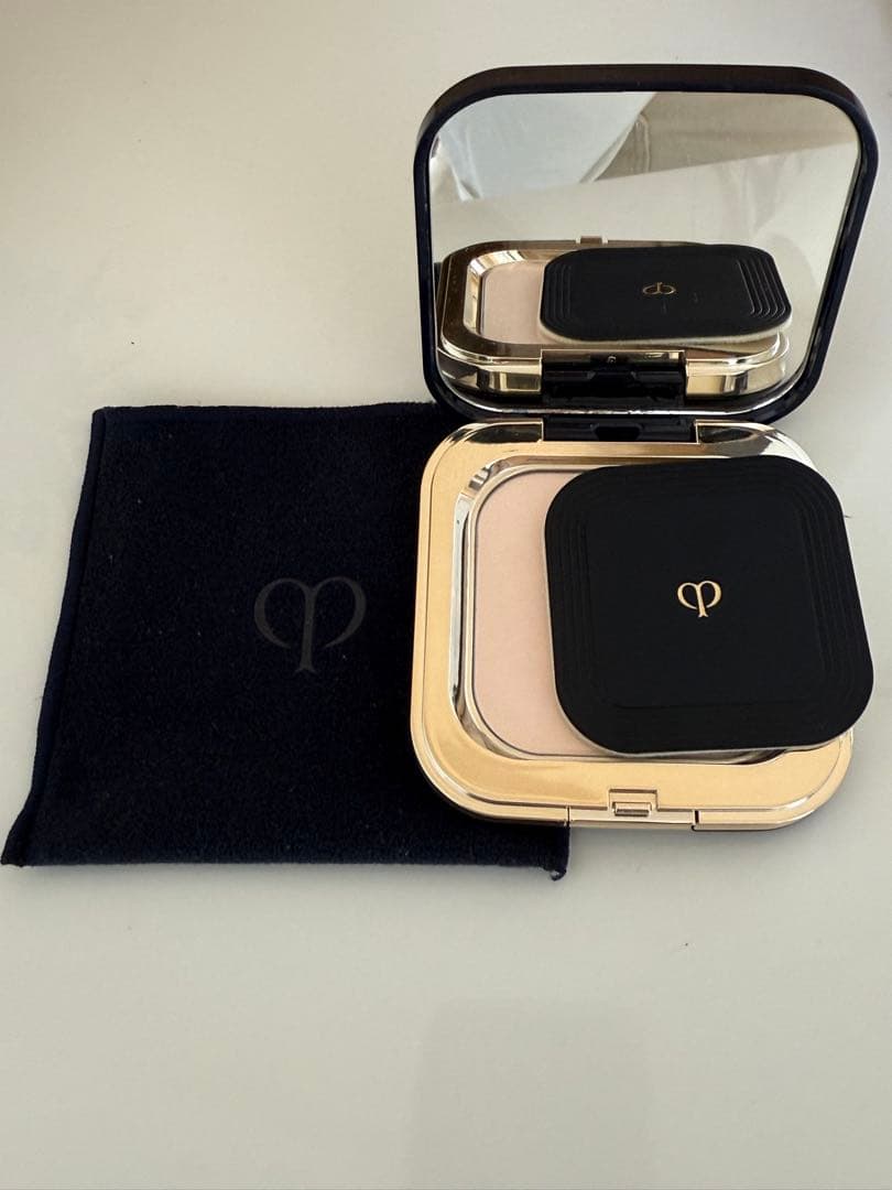 クレ・ド・ポー ボーテ プレストパウダー ライトピンク