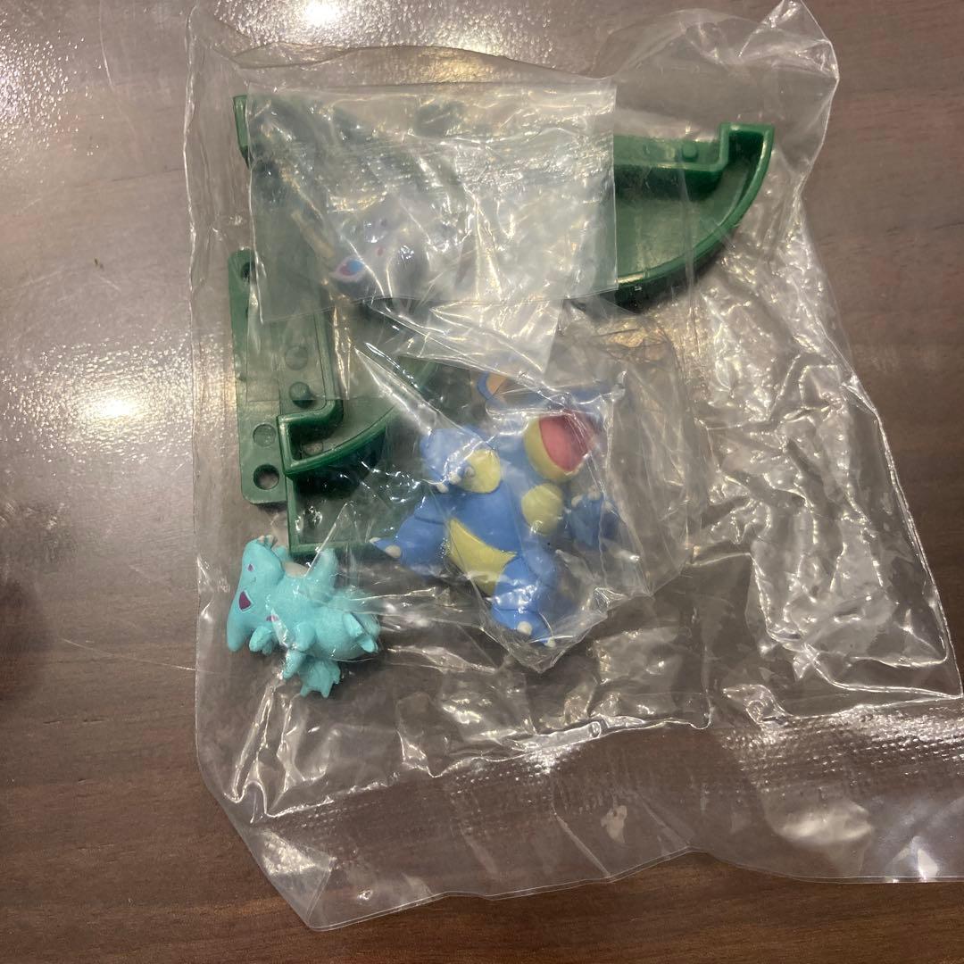 立体ポケモン図鑑　ニドラン♀・ニドリーナ・ニドクイン