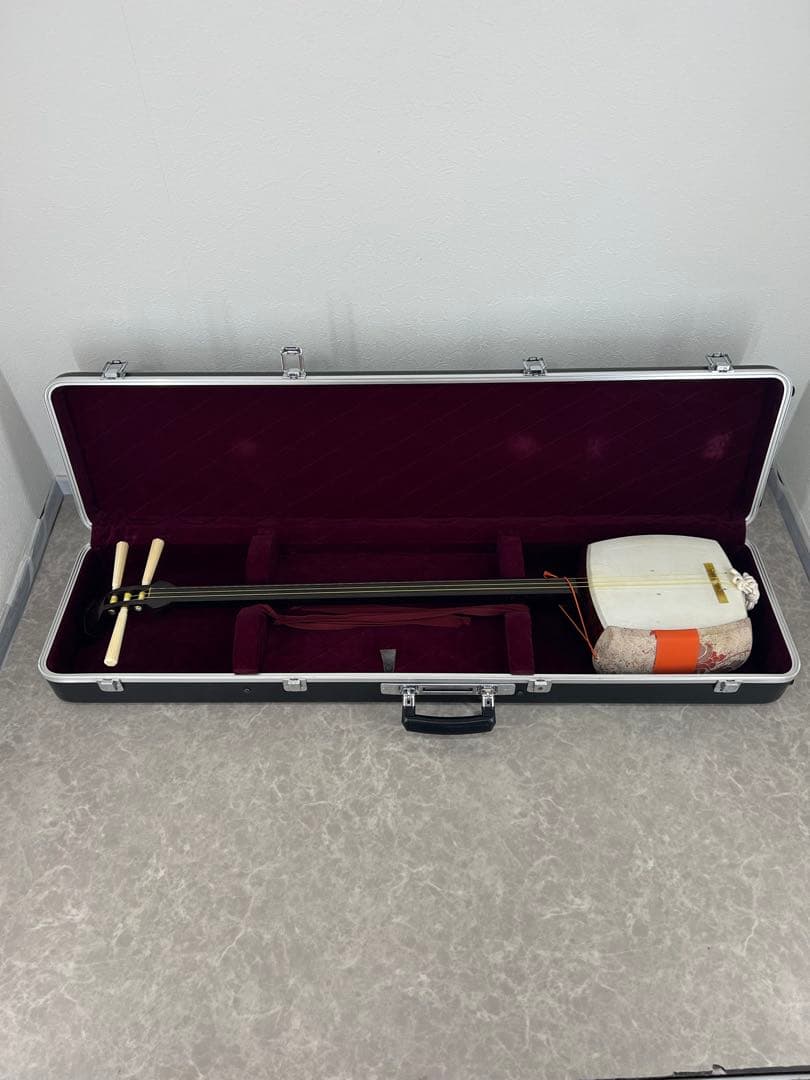 送料込み【三味線本体 ハードケース付き】