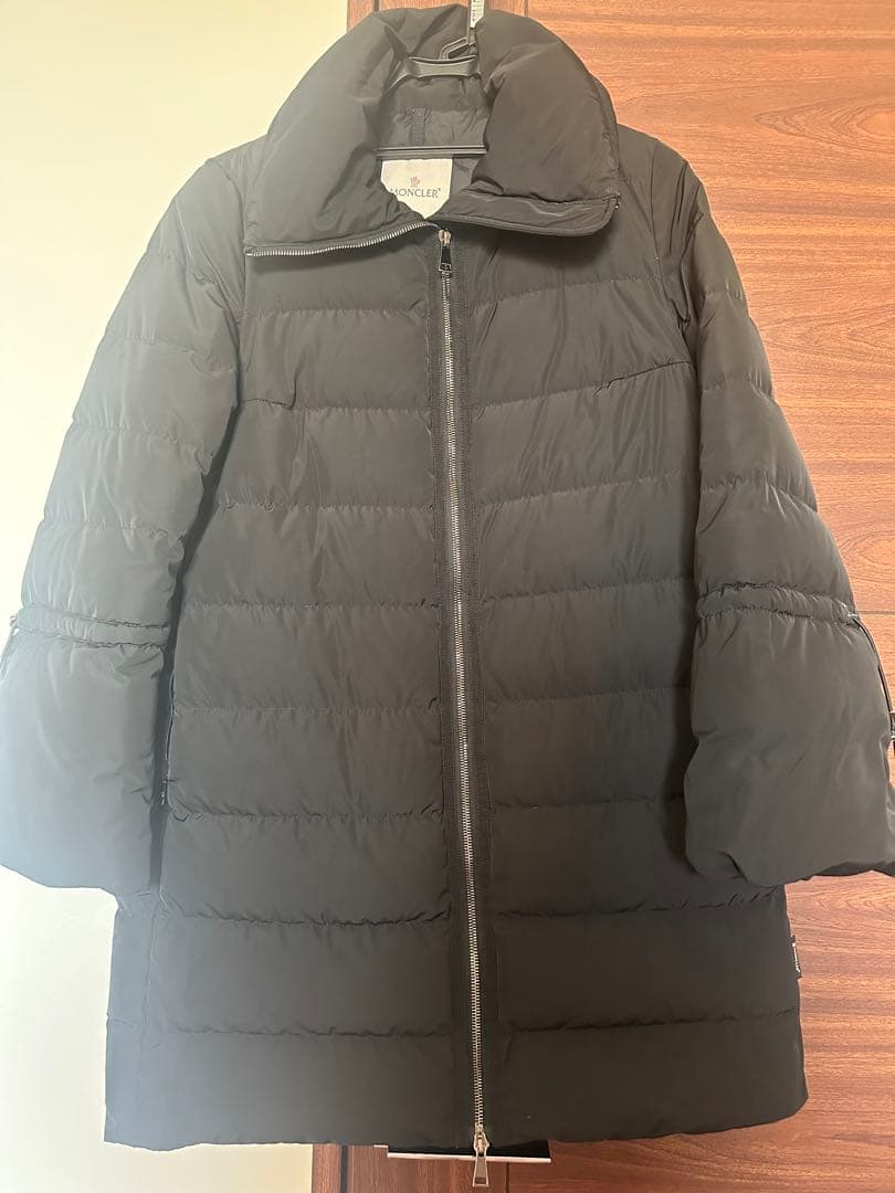 MONCLER BELIAブラック ダウンジャケット