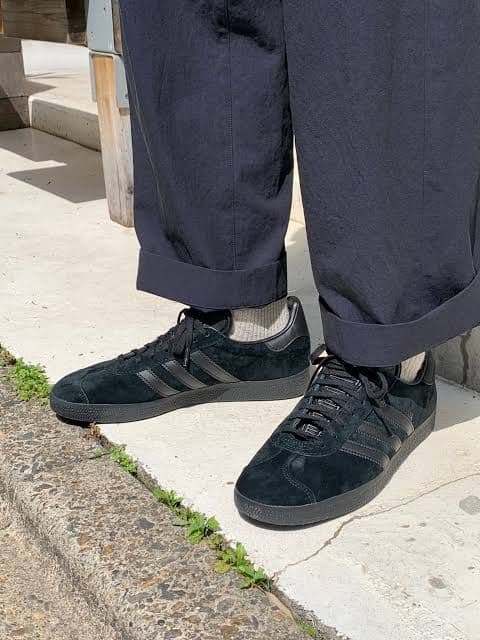 希少】adidas Gazelle ガゼル トリプル ブラック 柴田ひかり - メルカリ