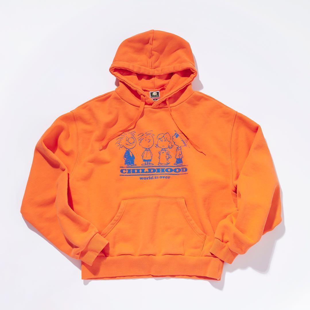 ミュージシャン World Is Over PULLOVER HOODIE CHILDHOOD