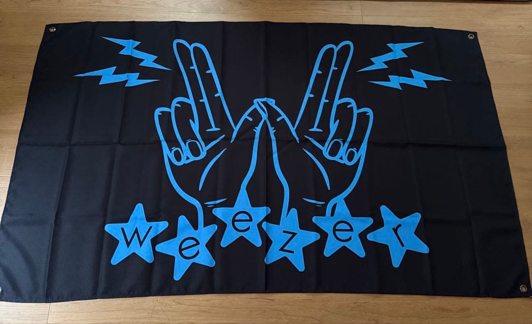 weezer グッズ　フラッグ ペナント　アイレット付き