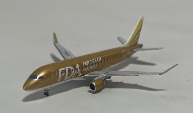 航空機・ヘリコプター FDA ERJ-175 JA09FJ Gold