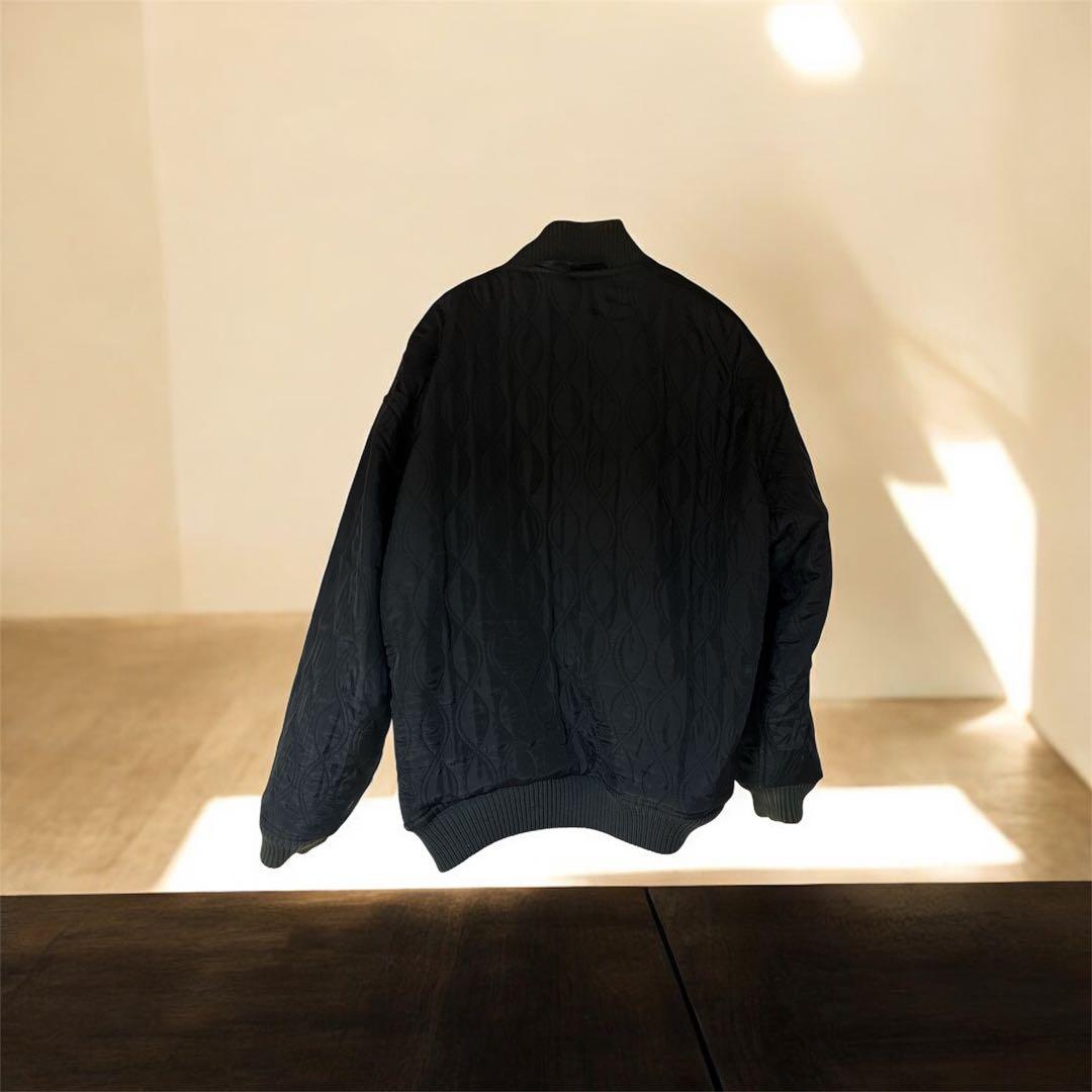 黒いキルティングジャケット