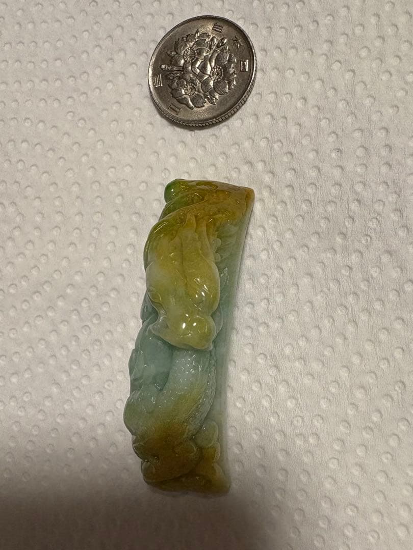天然翡翠保証　鑑定書付き 約8cm 手彫り一点物