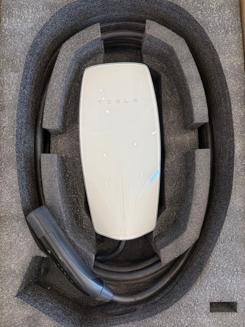 Tesla テスラ　ウォールコネクター