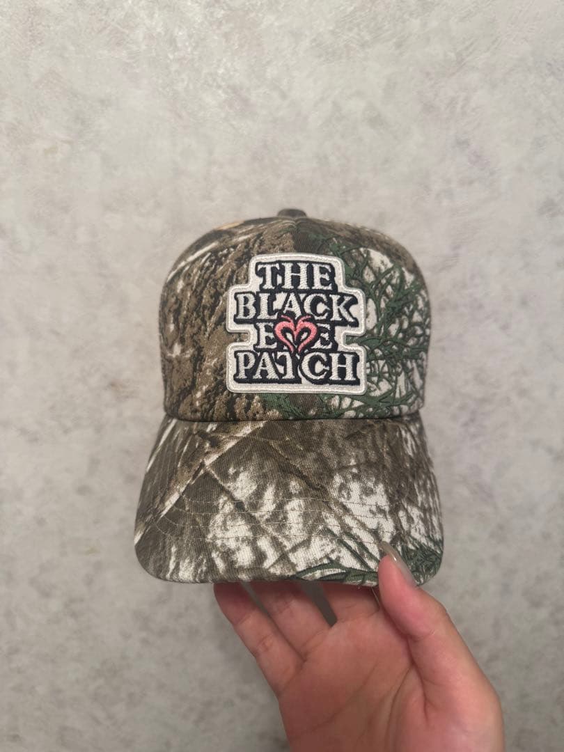 moussy the black eye patch キャップ