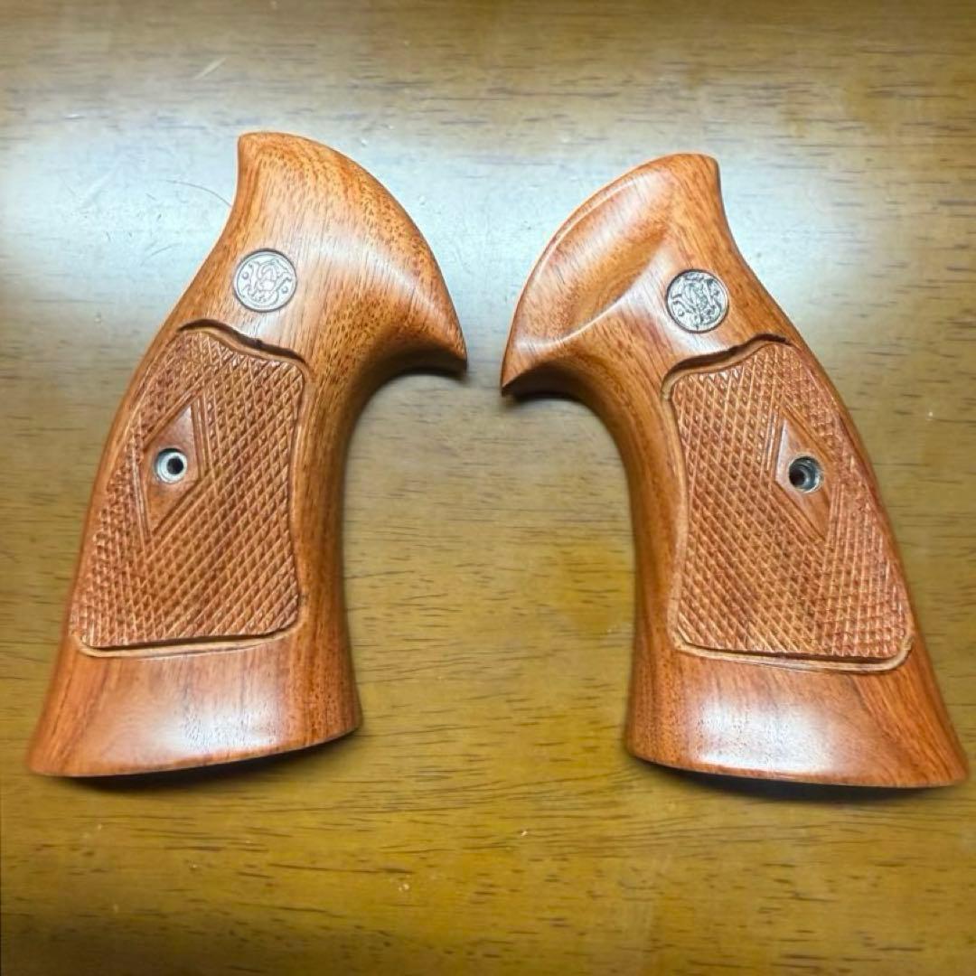 専用。S&W スクエアバット木グリップ