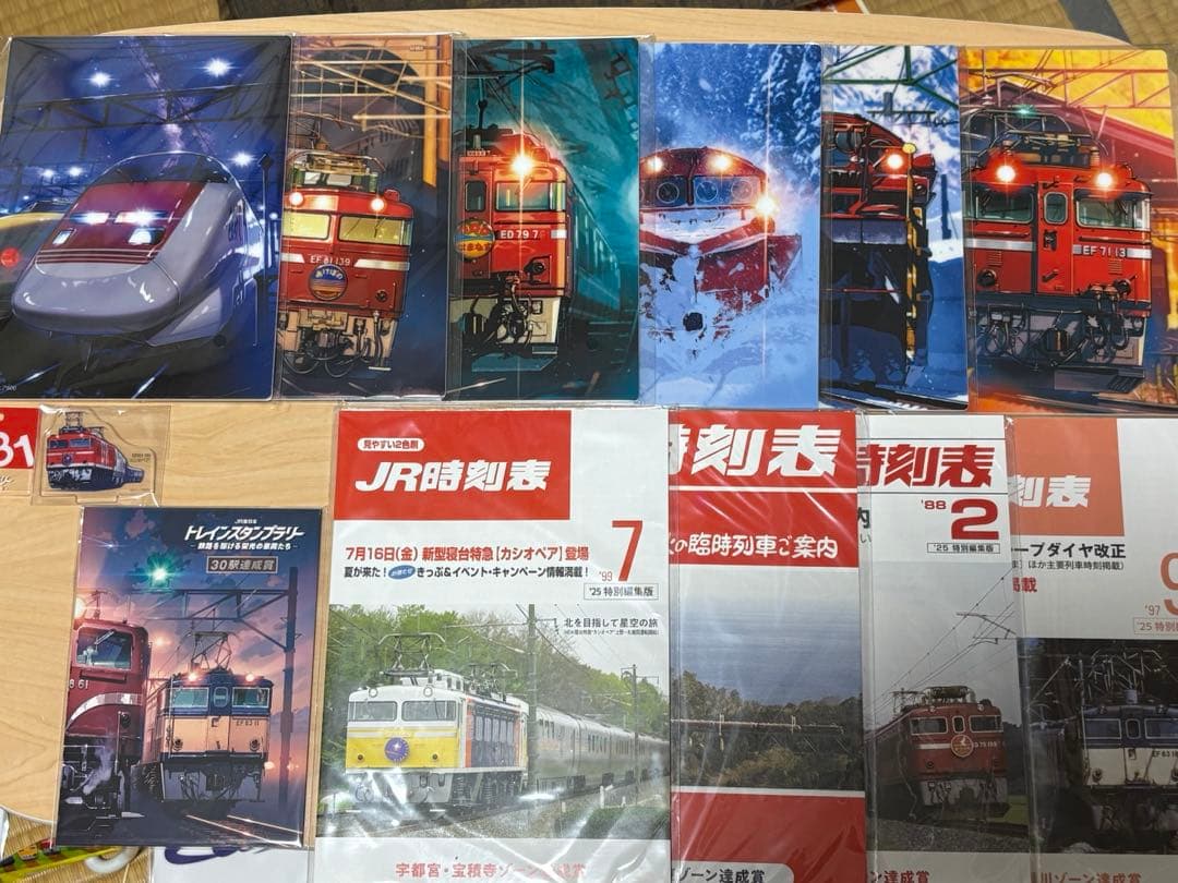 トレインスタンプラリー　ワイド・ミニ周遊・30駅達成・EF81-95アクスタ 10駅達成賞とは？】 ・栄光の車両アクリルスタンド（全3種） ・栄光の