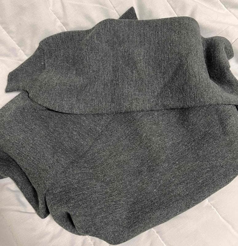 襟付きニットグレーにゃ様様