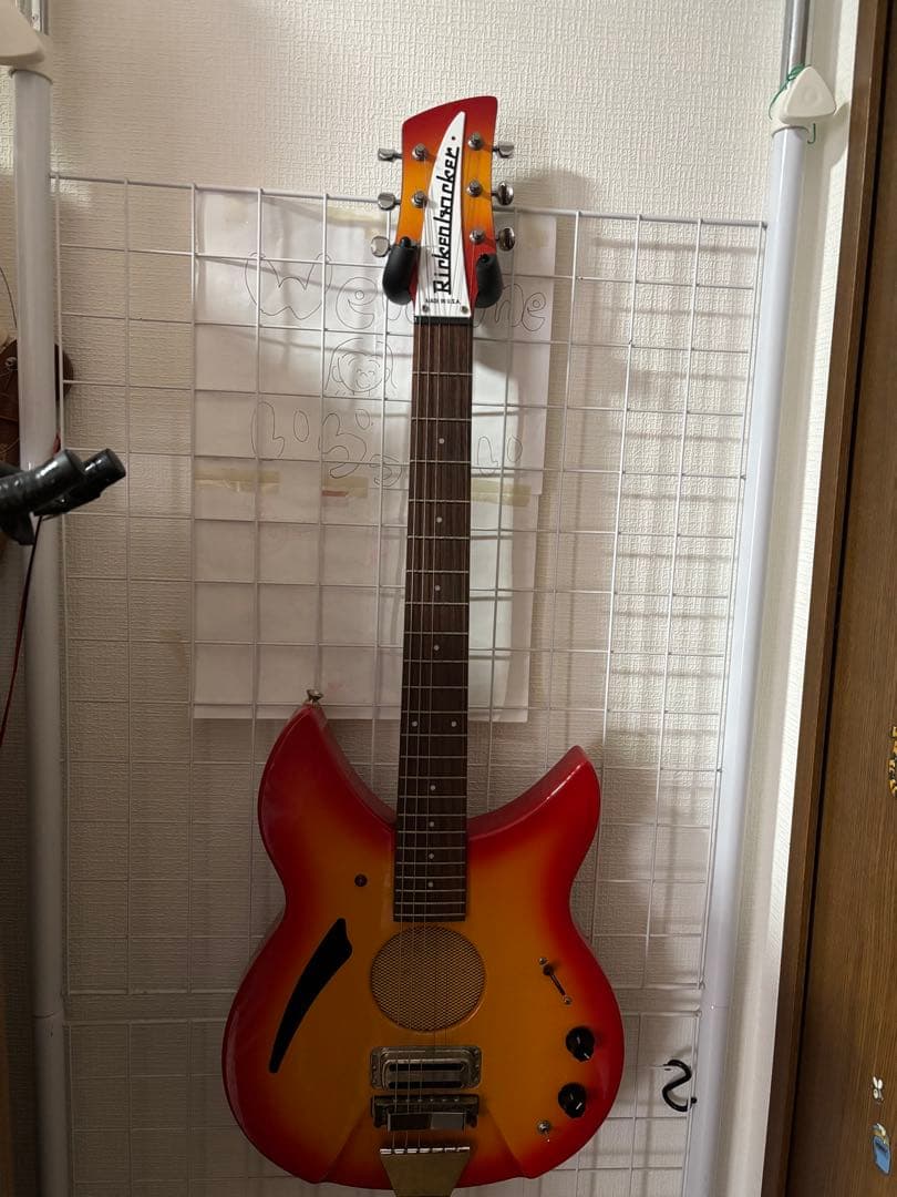 クリスマスカンパニー　アンプ内蔵リッケンバッカータイプギター
