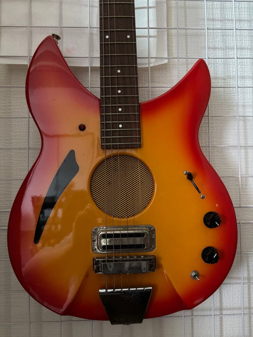 クリスマスカンパニー アンプ内蔵リッケンバッカータイプギター