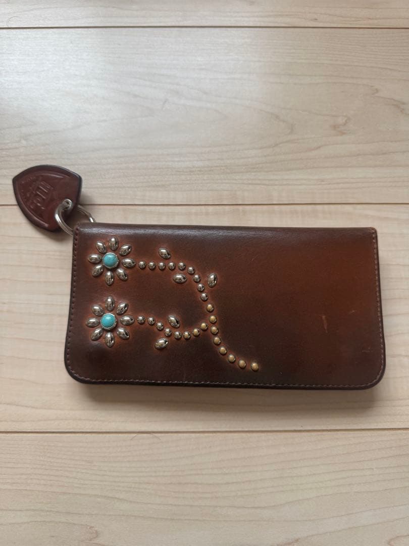 HTC フラワー装飾 ブラウン長財布