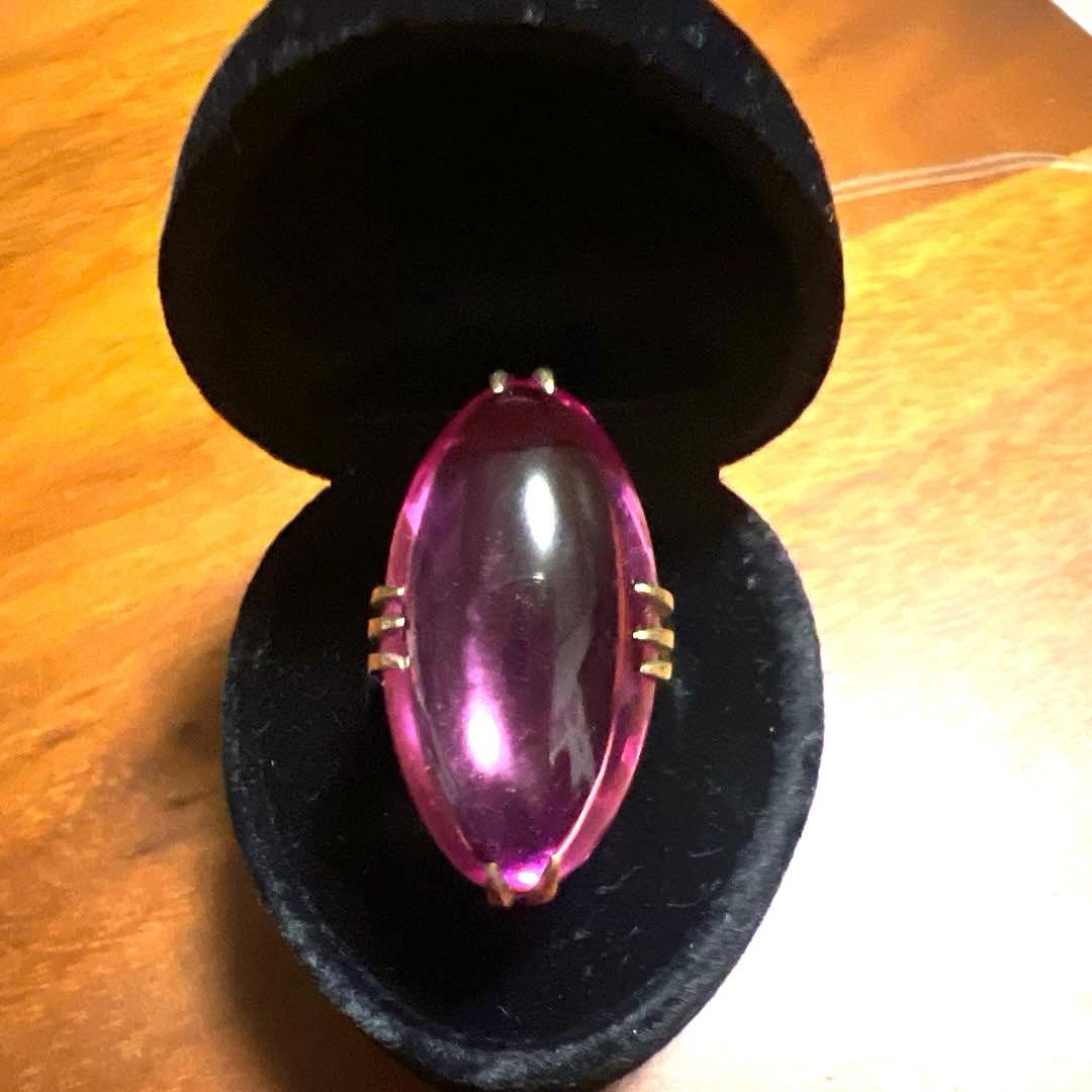 超特大ピンクサファイアのヴィンテージゴールドリング
