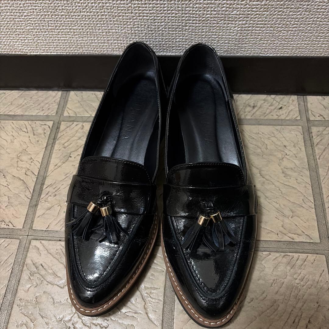 値下げ】DIANAタッセル付き黒ローファー エナメル - メルカリ